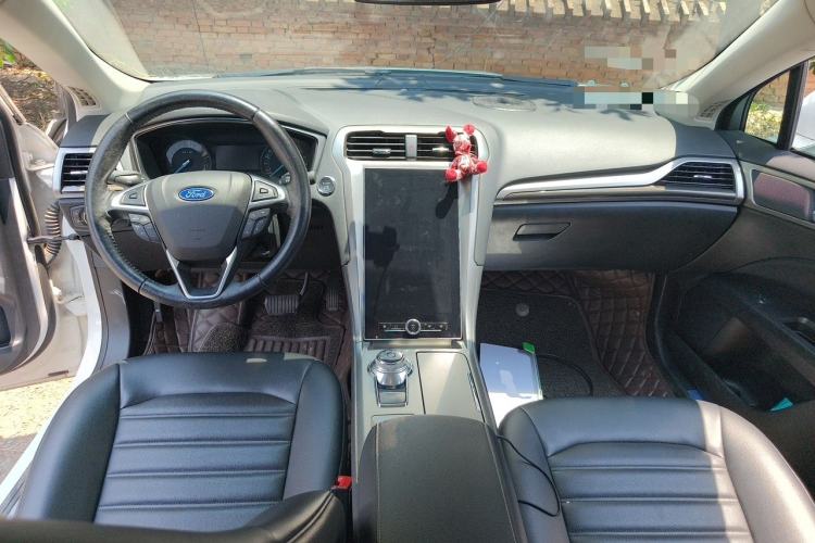 Used Ford Mondeo 2020 EcoBoost 180 Stylish Model Center Console