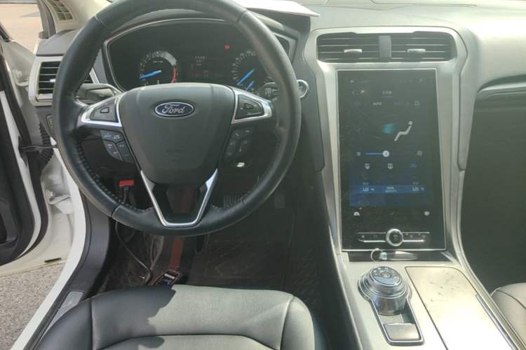 Used Ford Mondeo 2020 EcoBoost 180 Stylish Model Center Console