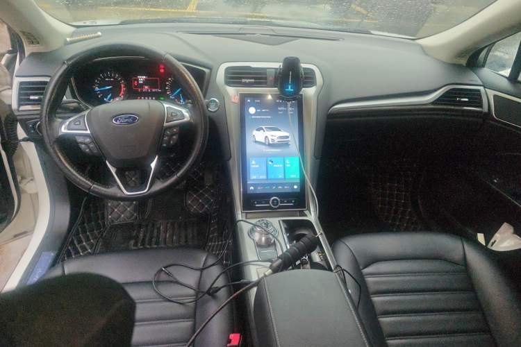 Used Ford Mondeo 2020 EcoBoost 180 Stylish Model Center Console