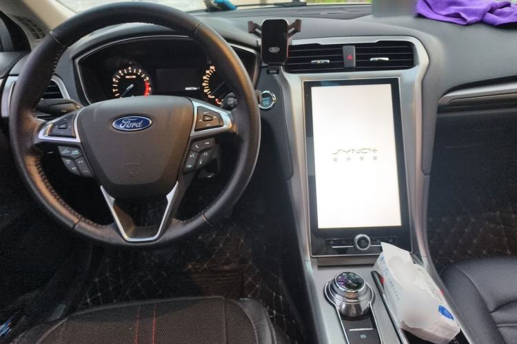 Used Ford Mondeo 2020 EcoBoost 180 Stylish Model Center Console