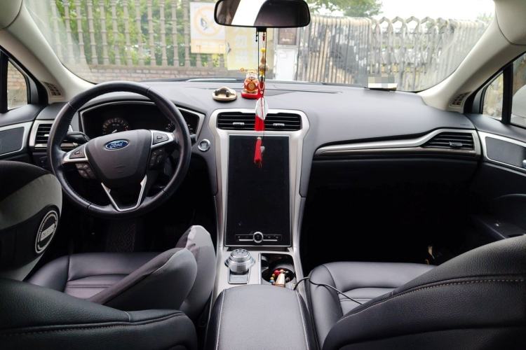 Used Ford Mondeo 2020 EcoBoost 180 Stylish Model Center Console