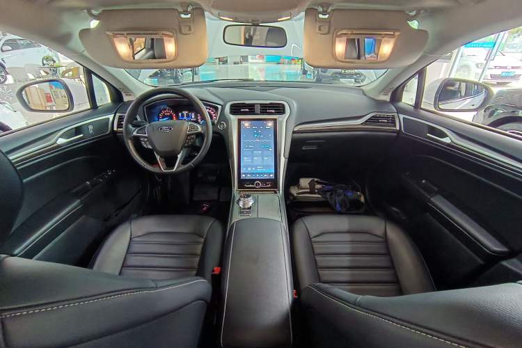 Used Ford Mondeo 2020 EcoBoost 180 Stylish Model Center Console