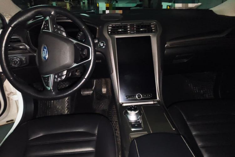 Used Ford Mondeo 2020 EcoBoost 180 Stylish Model Center Console