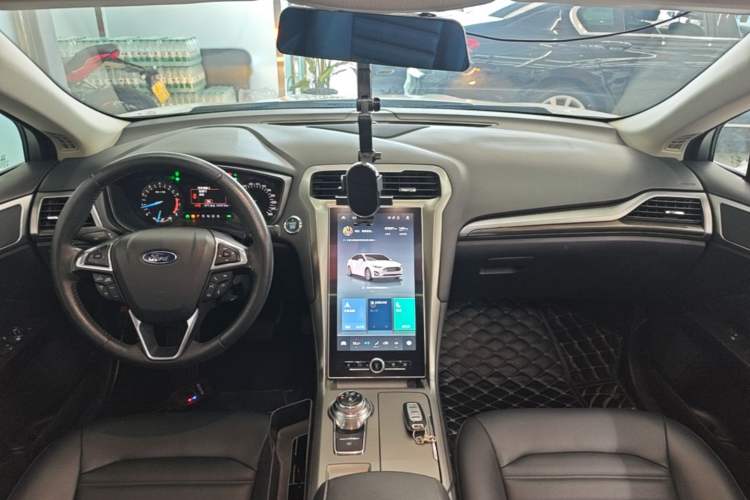 Used Ford Mondeo 2020 EcoBoost 180 Stylish Model Center Console