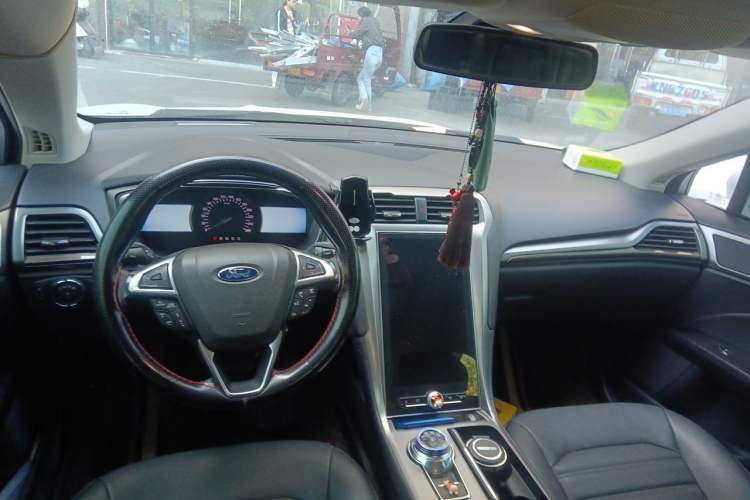 Used Ford Mondeo 2020 EcoBoost 200 Luxury Model Center Console