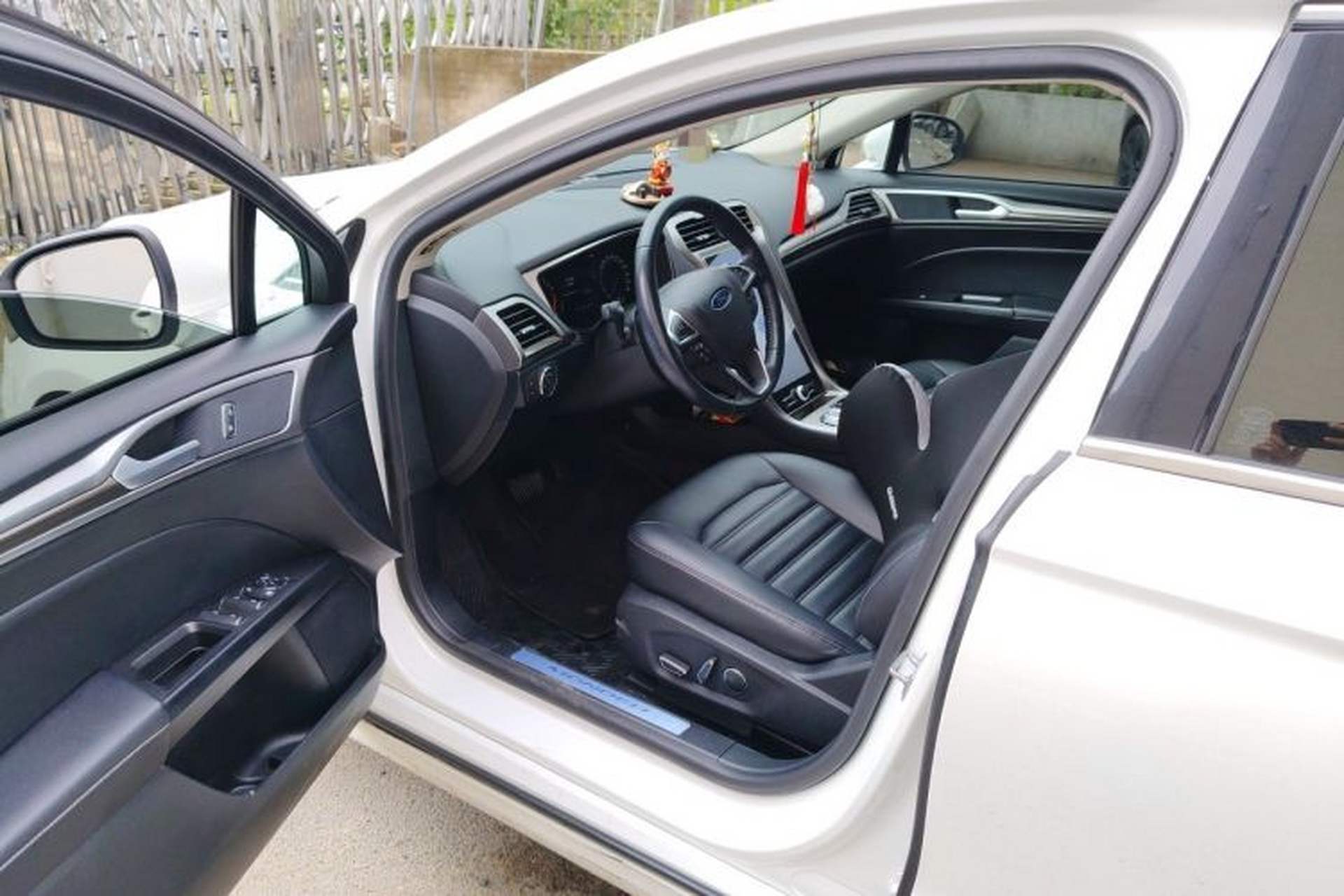 Used Ford Mondeo 2020 EcoBoost 180 Stylish Model Driver Seat