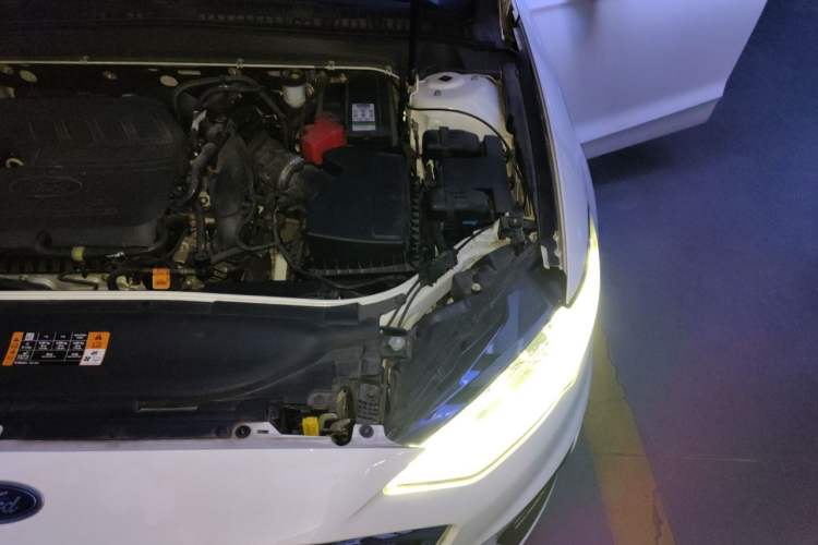 Used Ford Mondeo 2020 EcoBoost 180 Luxury Model Engine Bay Left