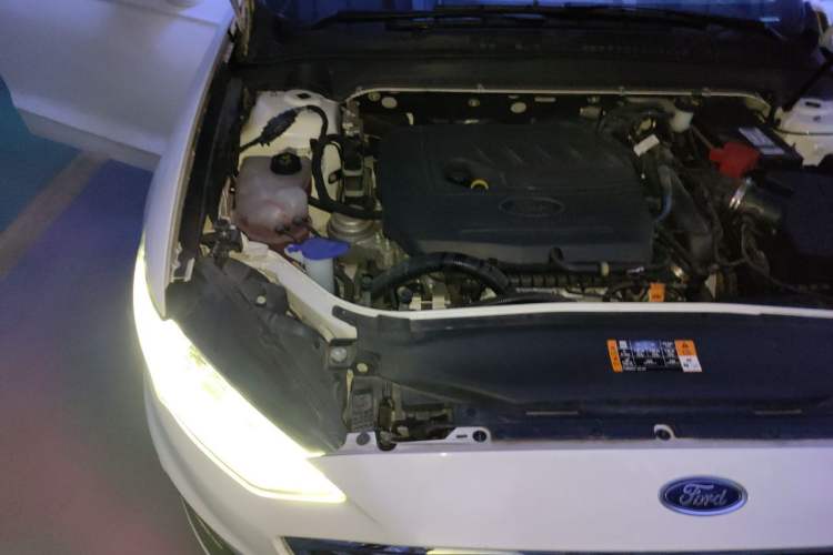 Used Ford Mondeo 2020 EcoBoost 180 Luxury Model Engine Bay Right