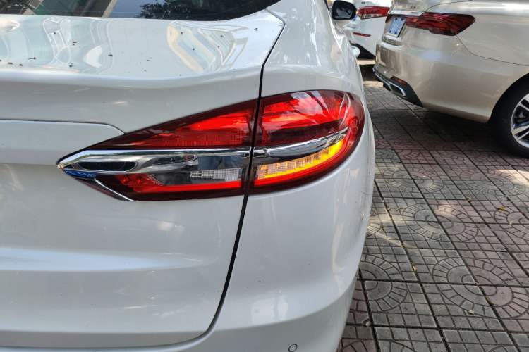 Used Ford Mondeo 2020 EcoBoost 180 Stylish Model Exterior 3