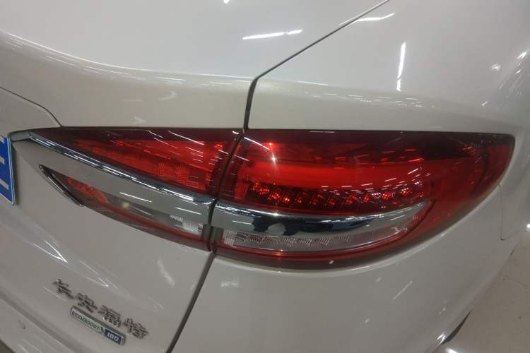 Used Ford Mondeo 2020 EcoBoost 180 Stylish Model Exterior 3