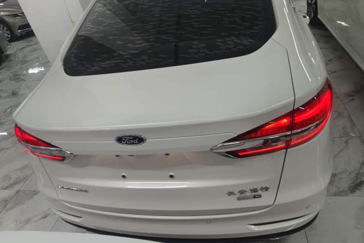 Used Ford Mondeo 2020 EcoBoost 180 Stylish Model Exterior 4