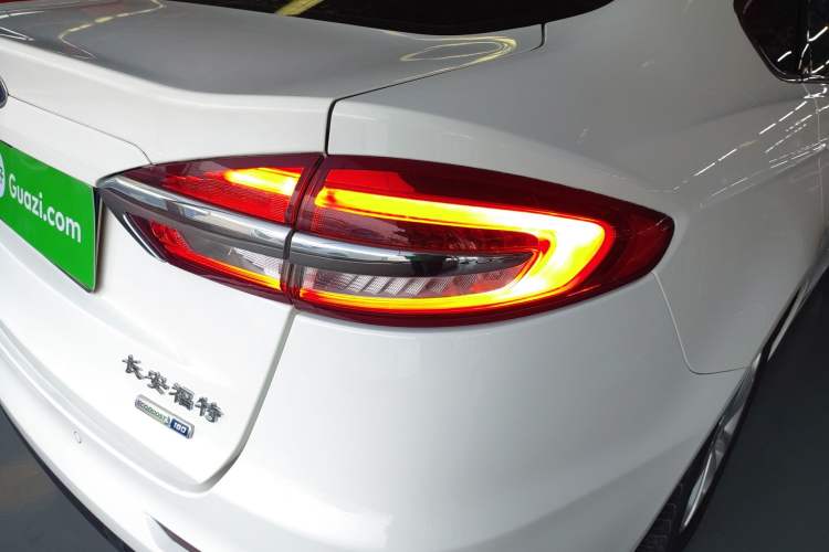 Used Ford Mondeo 2020 EcoBoost 180 Stylish Model Exterior 6