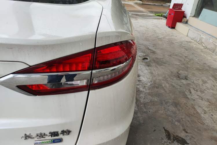 Used Ford Mondeo 2020 EcoBoost 180 Stylish Model Exterior 6