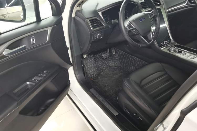 Used Ford Mondeo 2020 EcoBoost 180 Stylish Model Interior 1