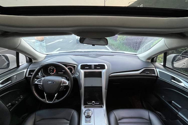 Used Ford Mondeo 2020 EcoBoost 180 Stylish Model Interior 1