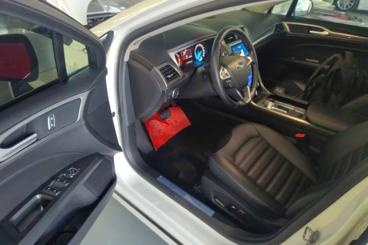 Used Ford Mondeo 2020 EcoBoost 180 Stylish Model Interior 3