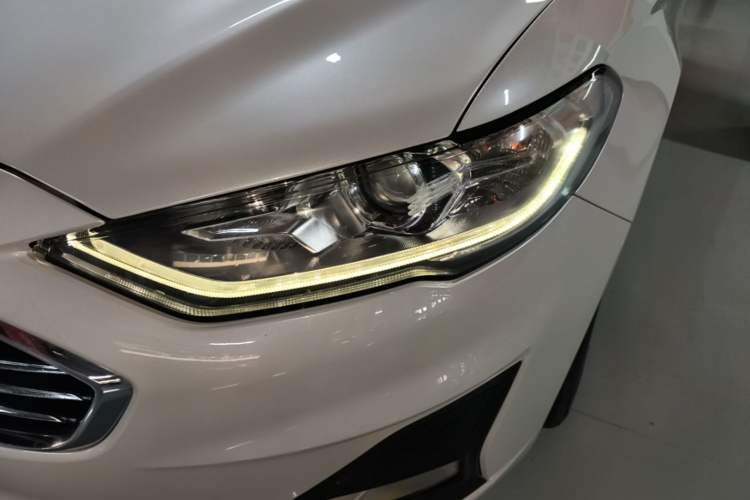Used Ford Mondeo 2020 EcoBoost 200 Stylish Model Left Front Headlight