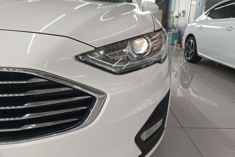 Used Ford Mondeo 2020 EcoBoost 180 Stylish Model Left Front Headlight
