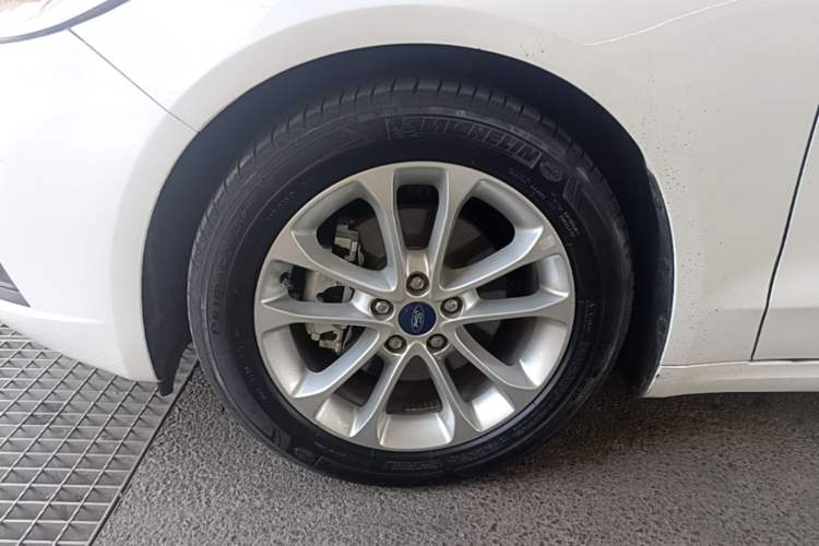 Used Ford Mondeo 2020 EcoBoost 180 Stylish Model Left Front Wheel Hub