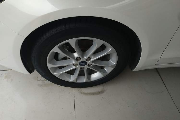 Used Ford Mondeo 2020 EcoBoost 180 Stylish Model Left Front Wheel Hub
