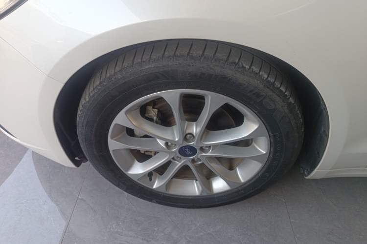 Used Ford Mondeo 2020 EcoBoost 180 Stylish Model Left Front Wheel Hub