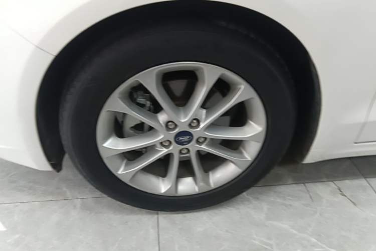 Used Ford Mondeo 2020 EcoBoost 180 Stylish Model Left Front Wheel Hub