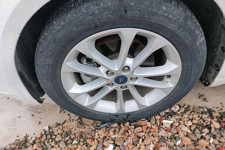 Used Ford Mondeo 2020 EcoBoost 180 Stylish Model Left Front Wheel Hub