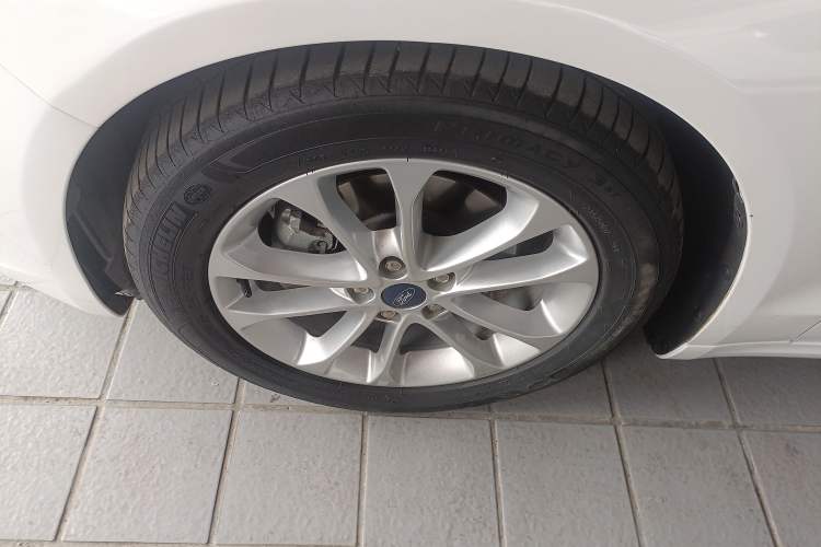 Used Ford Mondeo 2020 EcoBoost 180 Stylish Model Left Front Wheel Hub