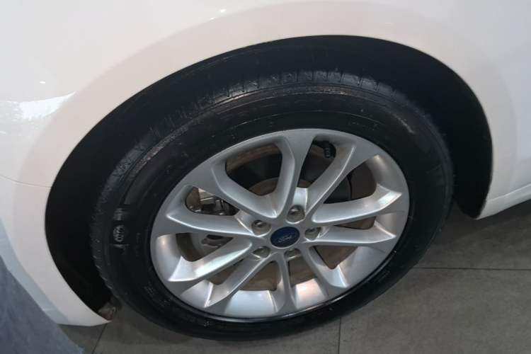 Used Ford Mondeo 2020 EcoBoost 180 Stylish Model Left Front Wheel Hub