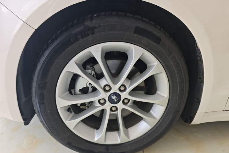 Used Ford Mondeo 2020 EcoBoost 180 Stylish Model Left Front Wheel Hub