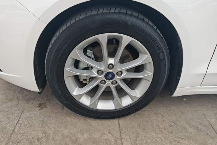 Used Ford Mondeo 2020 EcoBoost 180 Stylish Model Left Front Wheel Hub