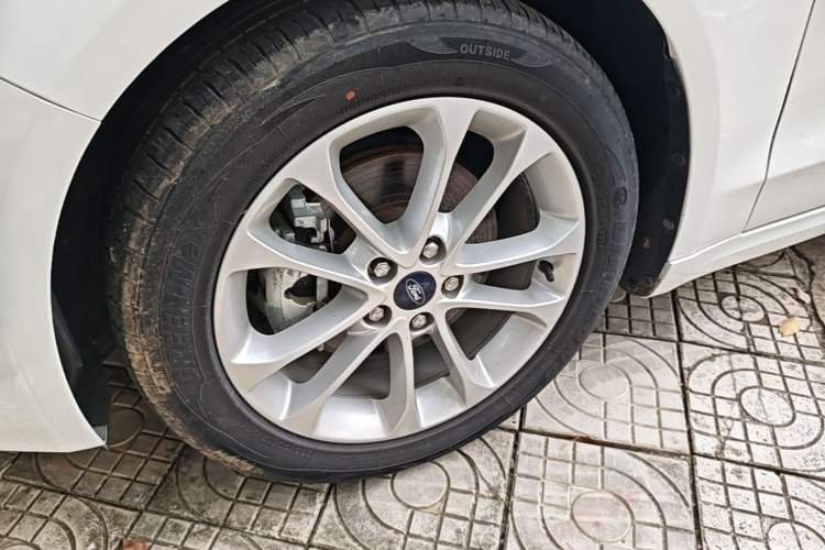 Used Ford Mondeo 2020 EcoBoost 180 Stylish Model Left Front Wheel Hub