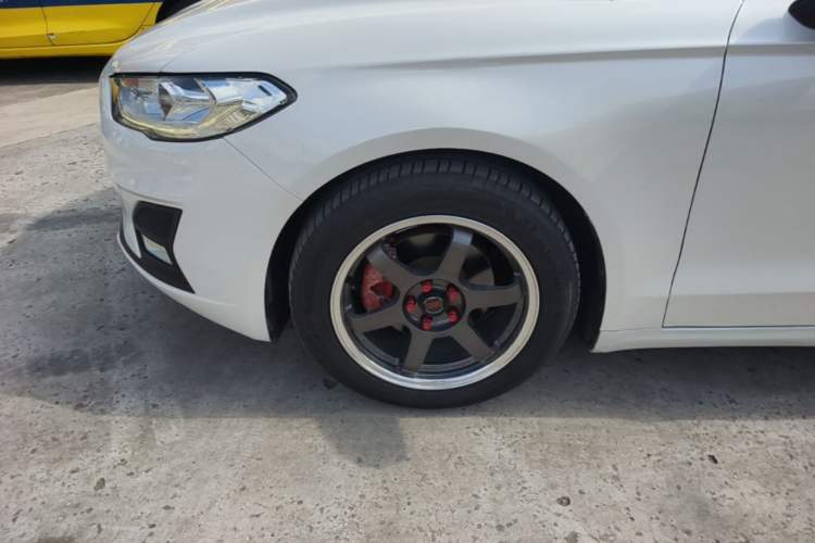 Used Ford Mondeo 2020 EcoBoost 180 Stylish Model Left Front Wheel Hub