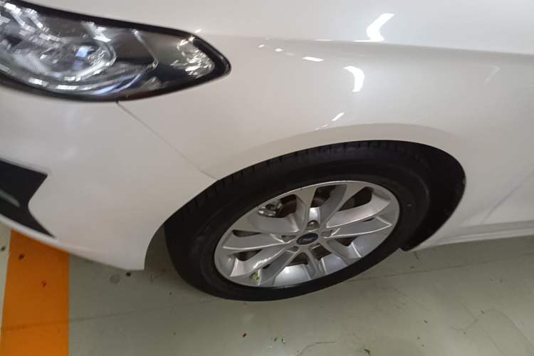 Used Ford Mondeo 2020 EcoBoost 200 Stylish Model Left Front Wheel Hub