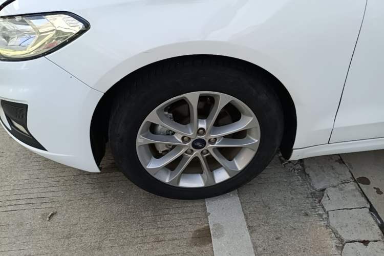 Used Ford Mondeo 2020 EcoBoost 180 Stylish Model Left Front Wheel Hub