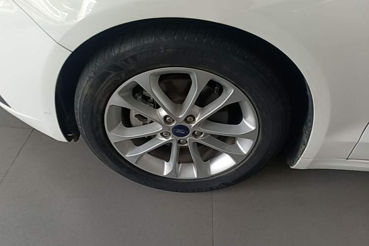 Used Ford Mondeo 2020 EcoBoost 180 Stylish Model Left Front Wheel Hub