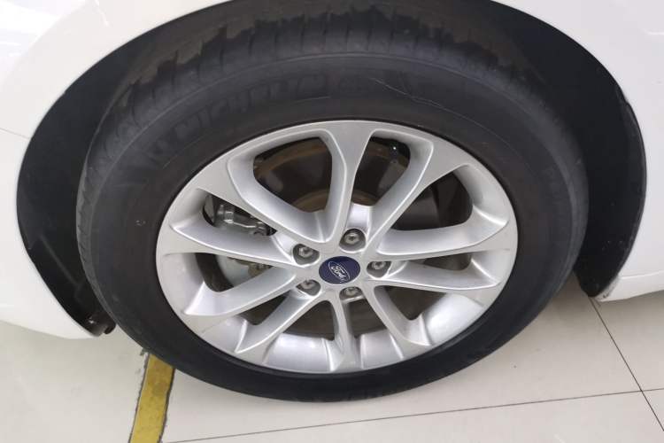 Used Ford Mondeo 2020 EcoBoost 180 Stylish Model Left Front Wheel Hub