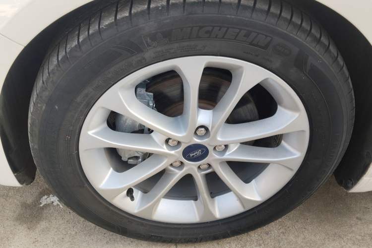 Used Ford Mondeo 2020 EcoBoost 180 Stylish Model Left Front Wheel Hub
