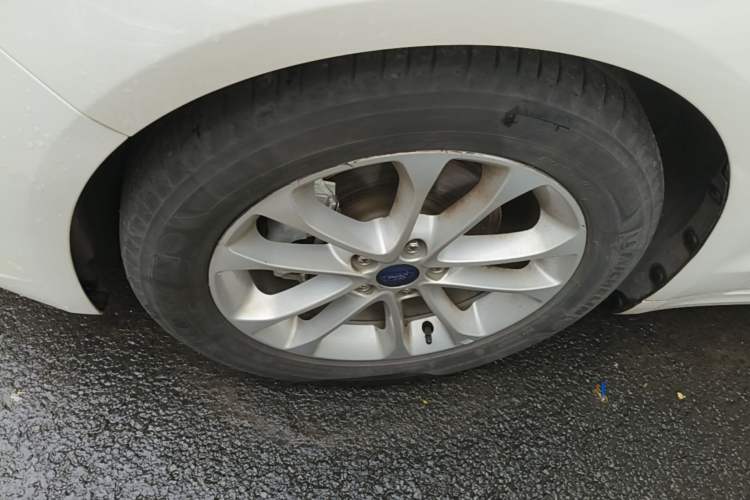 Used Ford Mondeo 2020 EcoBoost 180 Stylish Model Left Front Wheel Hub