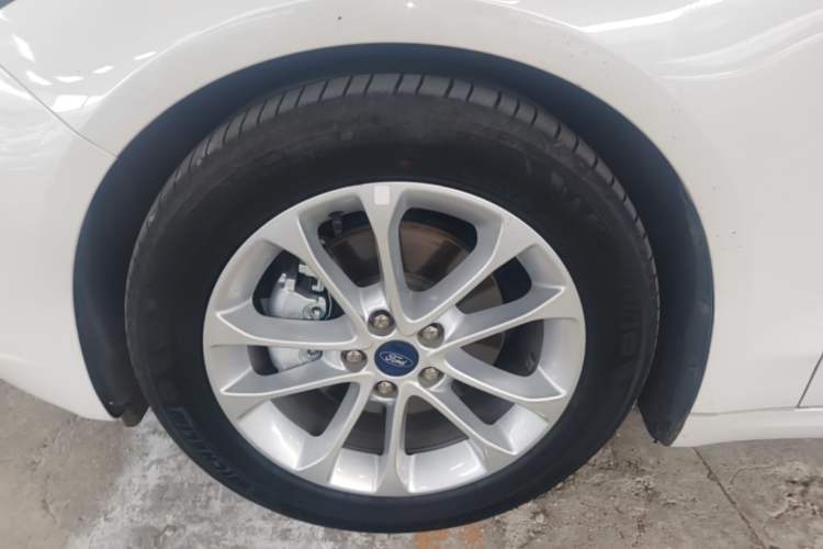 Used Ford Mondeo 2020 EcoBoost 200 Stylish Model Left Front Wheel Hub