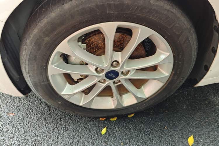 Used Ford Mondeo 2020 EcoBoost 180 Stylish Model Left Front Wheel Hub