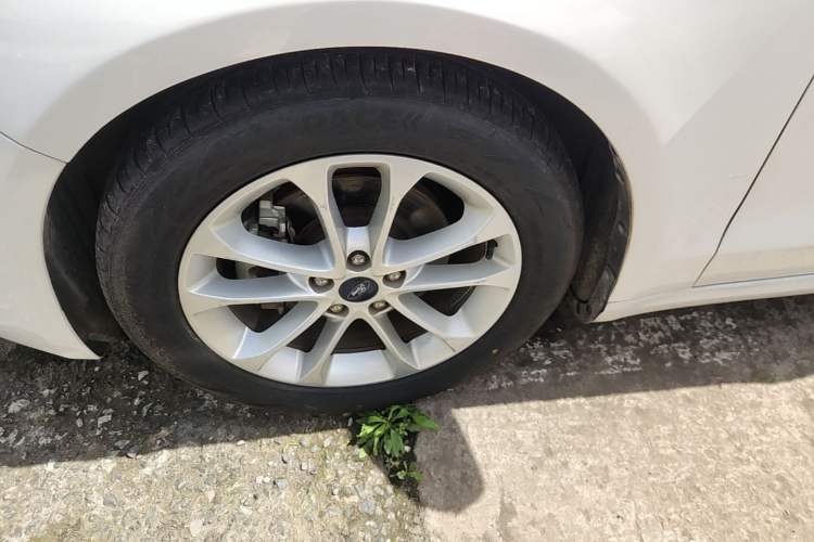 Used Ford Mondeo 2020 EcoBoost 180 Stylish Model Left Front Wheel Hub