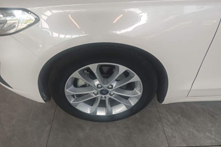 Used Ford Mondeo 2020 EcoBoost 180 Stylish Model Left Front Wheel Hub