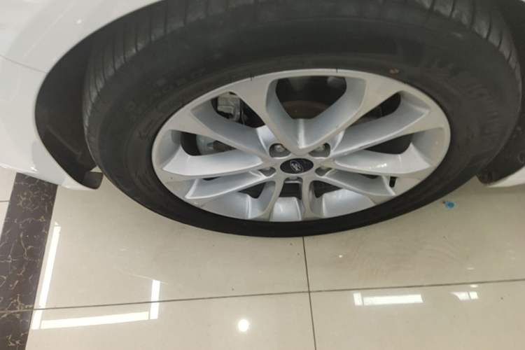 Used Ford Mondeo 2020 EcoBoost 180 Stylish Model Left Front Wheel Hub