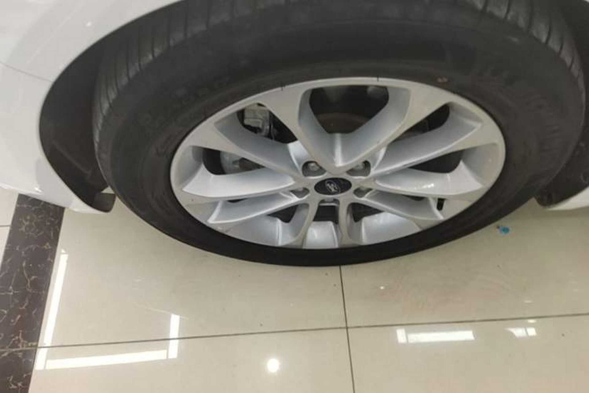 Used Ford Mondeo 2020 EcoBoost 180 Stylish Model Left Front Wheel Hub