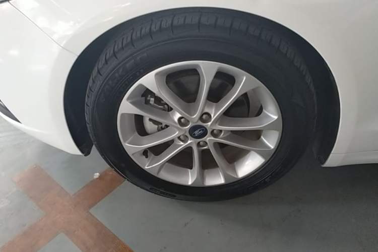 Used Ford Mondeo 2020 EcoBoost 180 Stylish Model Left Front Wheel Hub