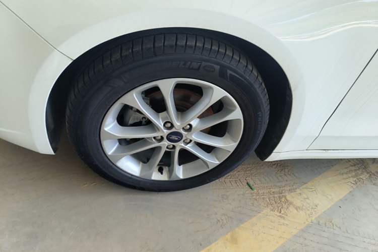 Used Ford Mondeo 2020 EcoBoost 180 Stylish Model Left Front Wheel Hub