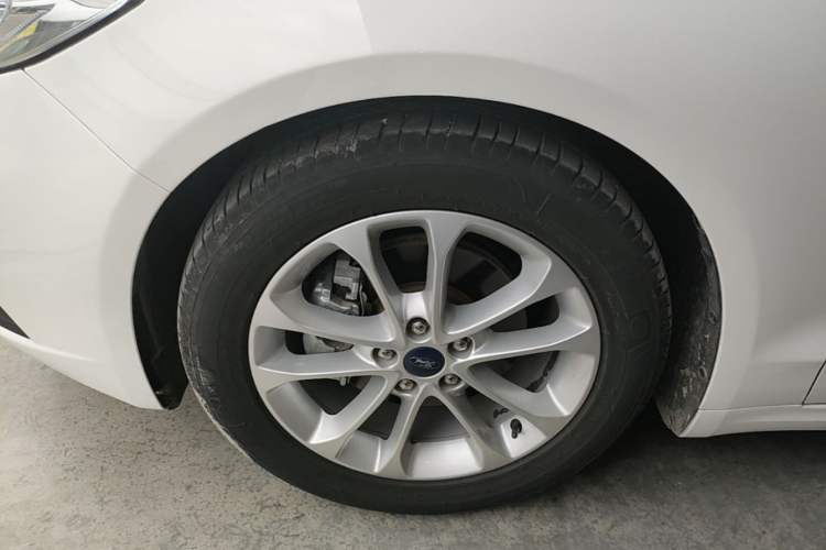 Used Ford Mondeo 2020 EcoBoost 180 Stylish Model Left Front Wheel Hub