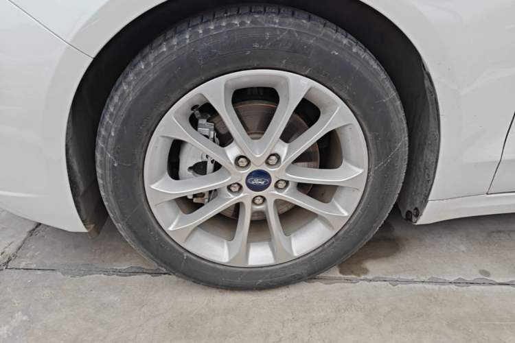 Used Ford Mondeo 2020 EcoBoost 180 Stylish Model Left Front Wheel Hub