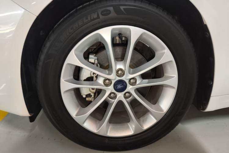 Used Ford Mondeo 2020 EcoBoost 200 Stylish Model Left Front Wheel Hub